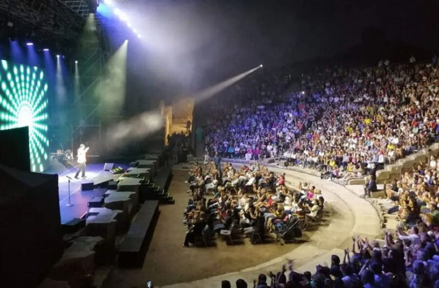 Teatro: tra piazze e teatri antichi, scopri i palcoscenici a cielo aperto di luglio