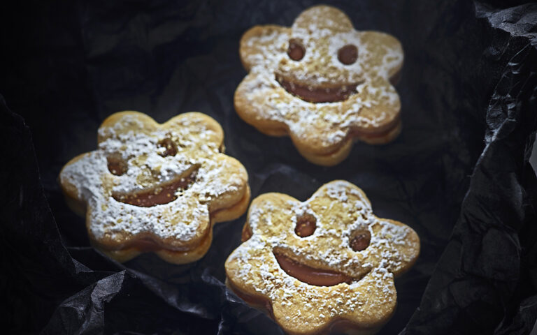 Biscotti frollini sorridenti per Halloween