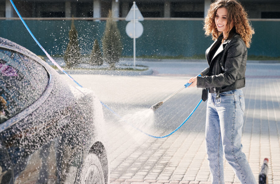 Be active: scopri quante calorie bruci facendo le pulizie. O lavando l’auto