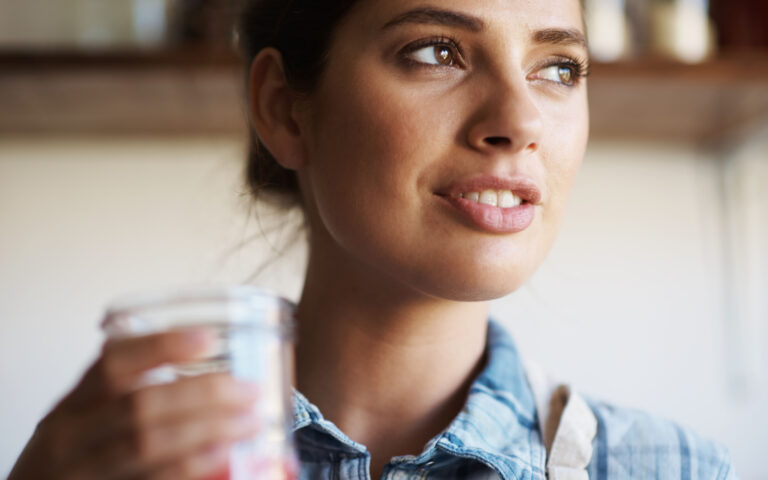A beautiful young woman standing indoors and drinking freshly-juiced juicehttp://195.154.178.81/DATA/i_collage/pi/shoots/783580.jpg