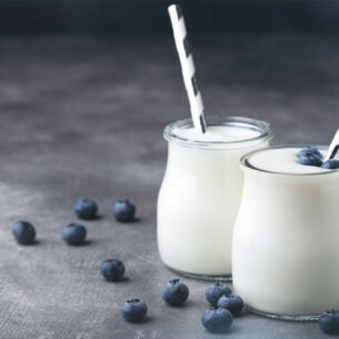 Yogurt: 2 vasetti al giorno per aumentare le difese e contrastare i virus