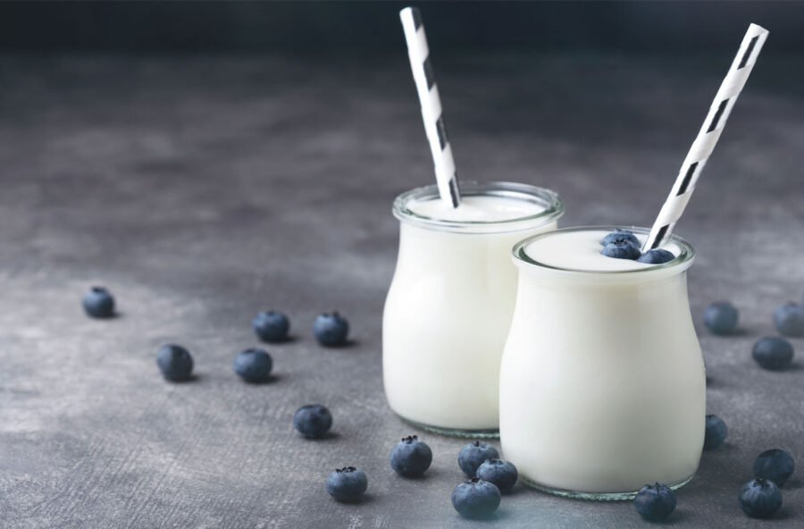 Yogurt: 2 vasetti al giorno per aumentare le difese e contrastare i virus