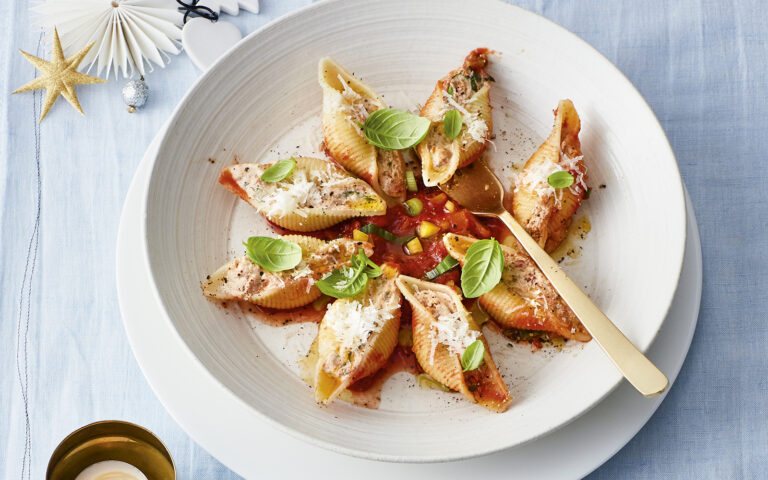 conchiglioni ripieni di ricotte e verdure al pomodoro conchiglioni ripieni di ricotte e verdure al pomodoro