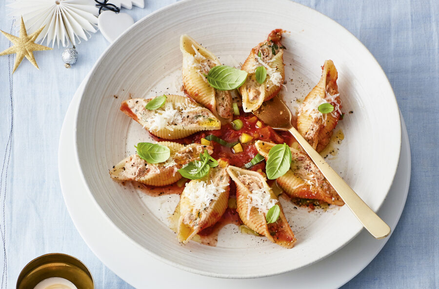 Conchiglioni ripieni di ricotta e verdure al pomodoro