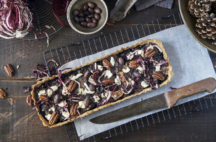 Torta salata al radicchio con gorgonzola e noci