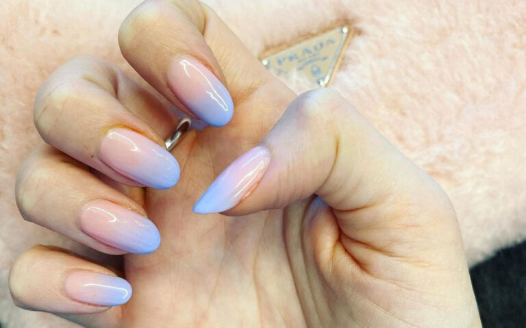 Chiara Ferragni has posted a photo on Instagram with the following remarks:
New ombre nails