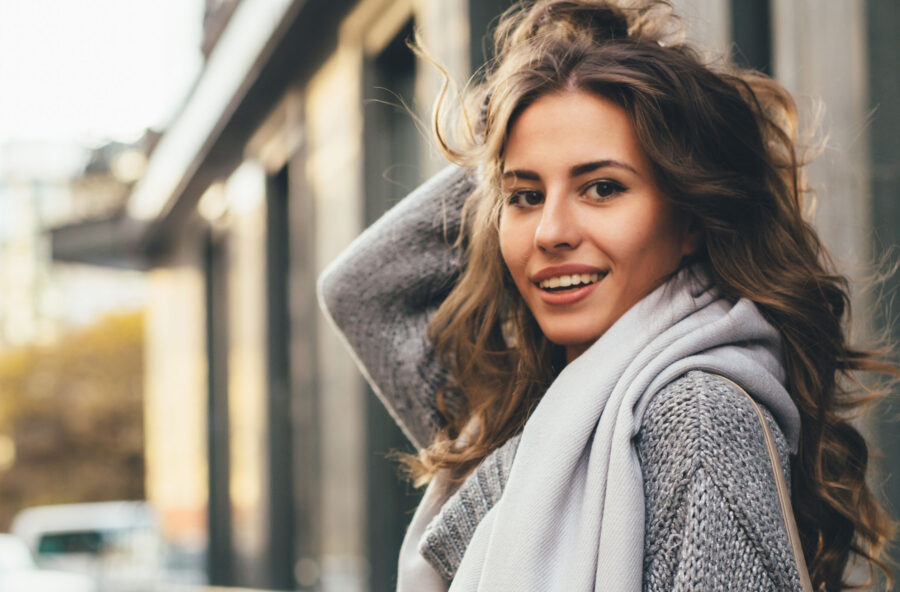 Me lo fai un sorriso?