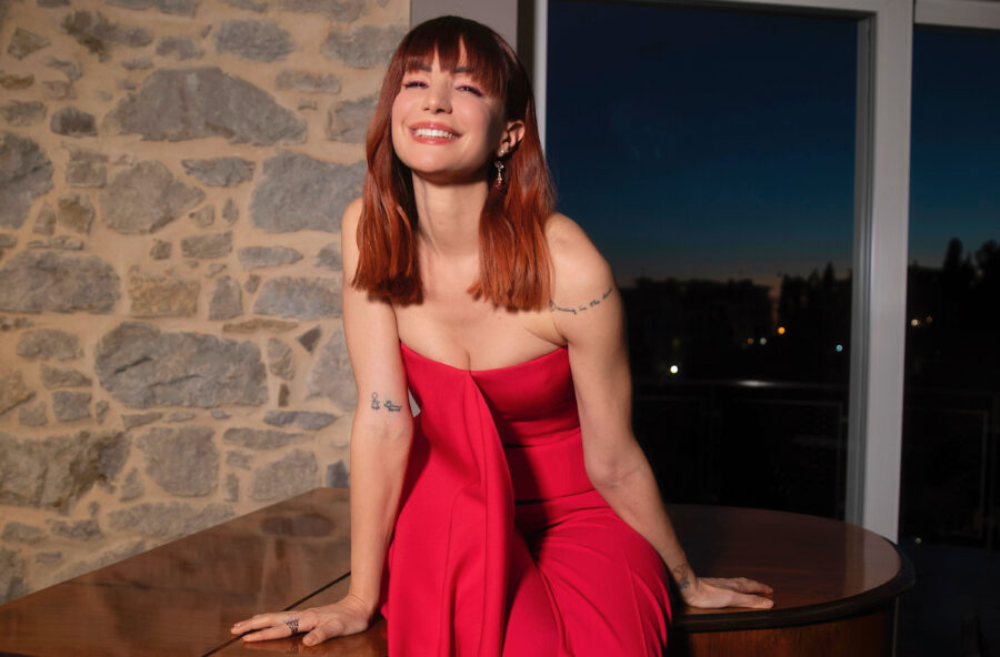 Sanremo 2023: il long bob liscio con frangia di Andrea Delogu è ultra-chic