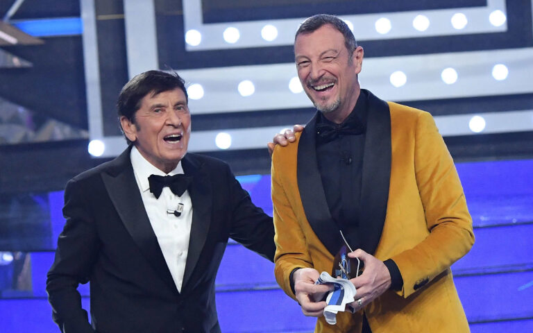 Sanremo : Teatro del Casino di Sanremo . Serata finale di Sanremo Giovani . Nella foto :  Amadeus e Gianni Morandi