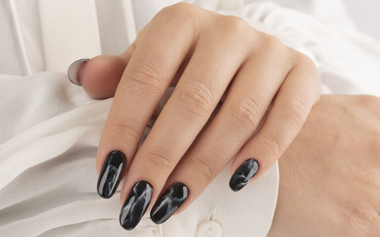 BLACK MARBLE NAILS