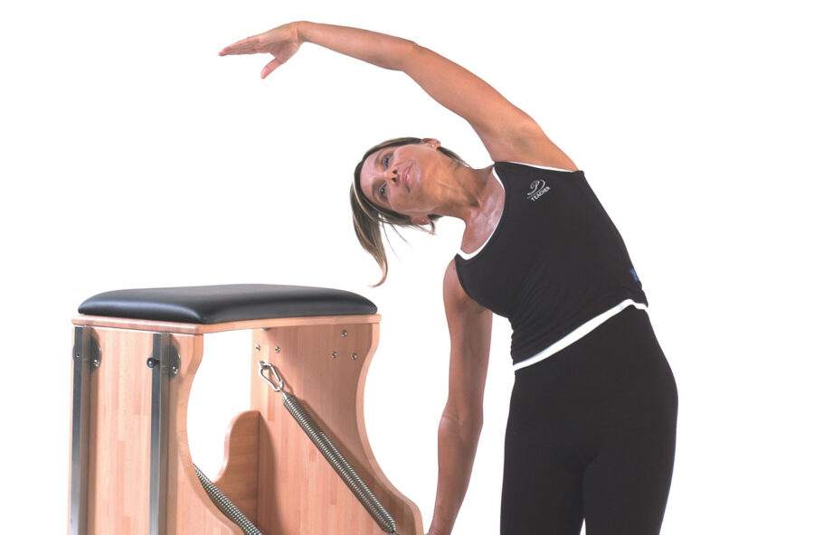 Pilates: fai la Sirena sulla Chair per assottigliare il punto vita