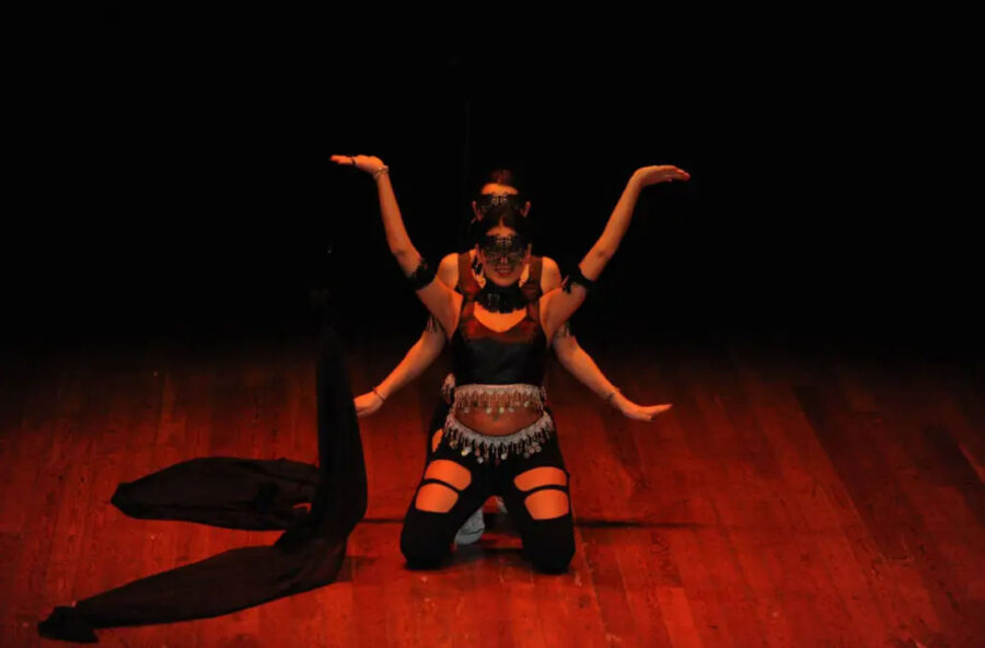 Tribal fusion, la danza che modella il corpo mescolando stili diversi, dal flamenco all’hip-hop