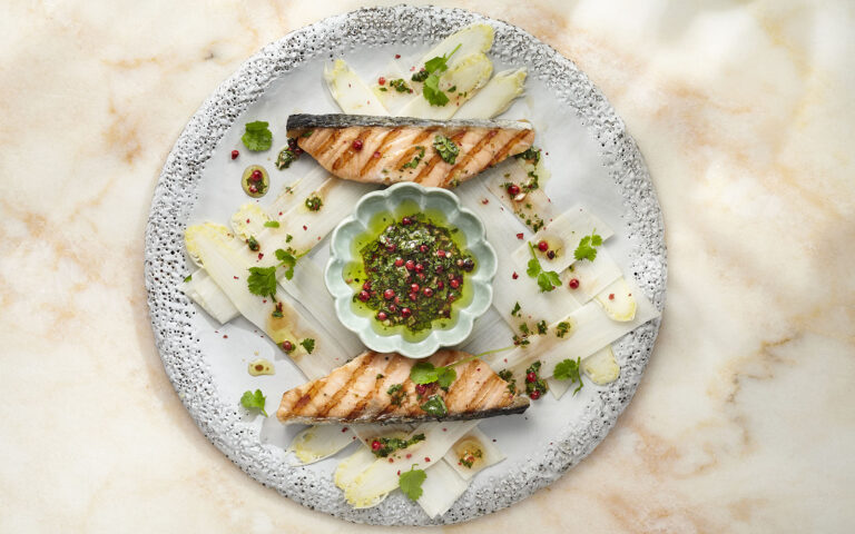 salmone grigliato con carpaccio di asparagi
