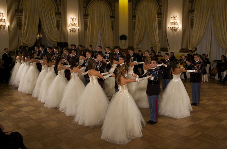 Gran Ballo delle debuttanti di Milano: è iniziato il conto alla rovescia