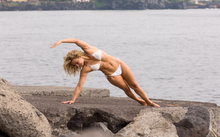 Pilates - side bend Pilates - side bend