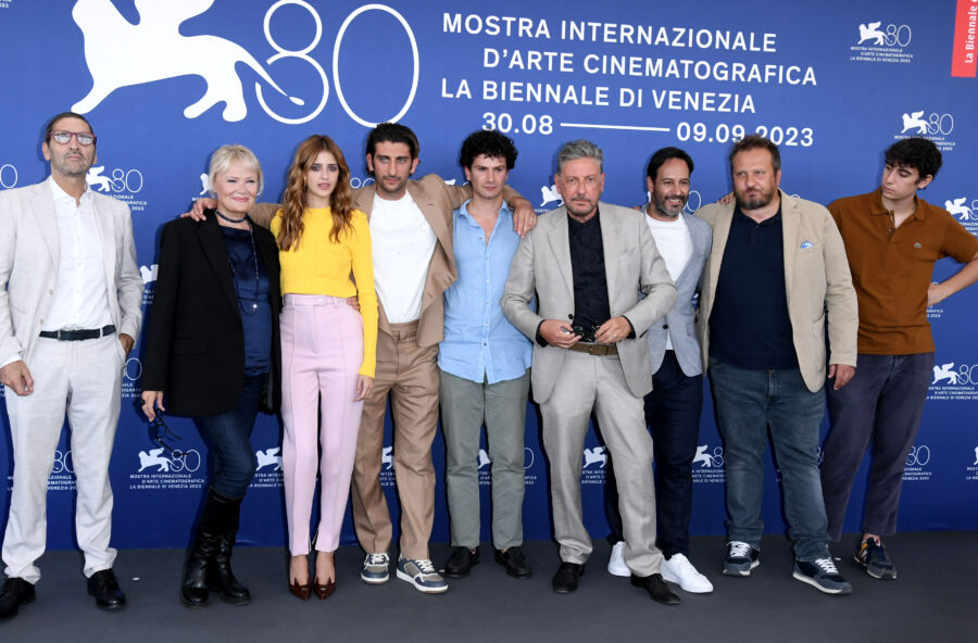 Venezia 80: nel suo secondo film Pietro Castellitto dirige anche il padre Sergio e il fratello Cesare