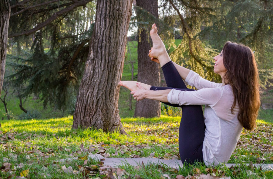 Yoga: stimola il metabolismo facendo la Barca