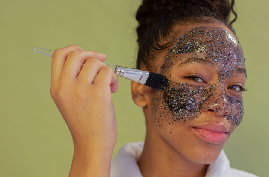 Pelle e capelli: purificali con il carbone