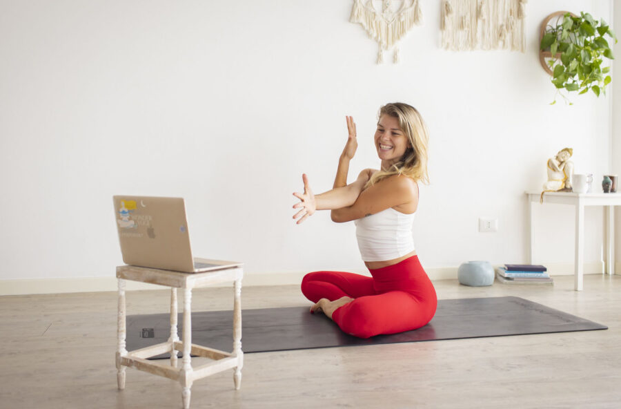 Yoga contro mal di testa e dolori al collo