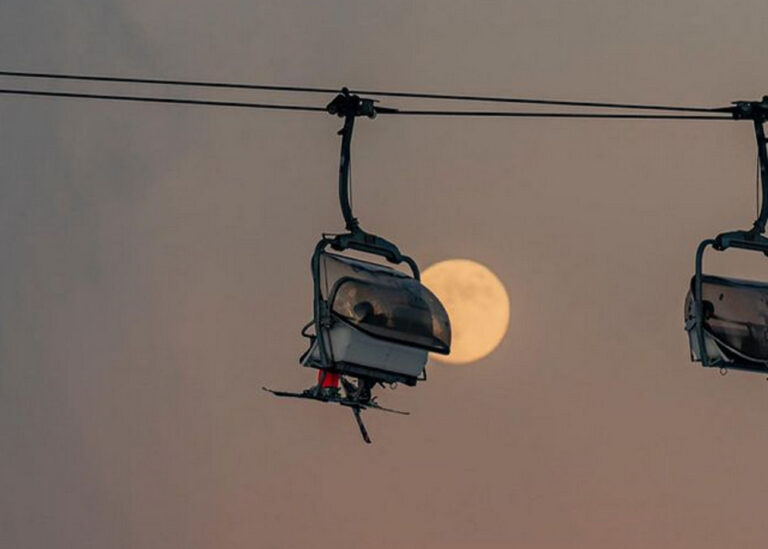 sci alpino di notte