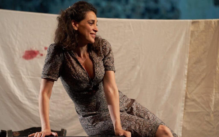 Donatella Finocchiaro - La lupa