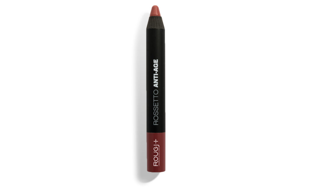 rougj In edizione limitata per San Valentino, il Rossetto Anti Age Glamtech di Rougj (farmacia, 18 euro) si propone in un romantico pack tutto rose e in due colori intensi e sensuali, rosso e bordeaux. Elasticizzante e nutriente, è facile da stendere per un make-up impeccabile che dura a lungo senza sbavature.