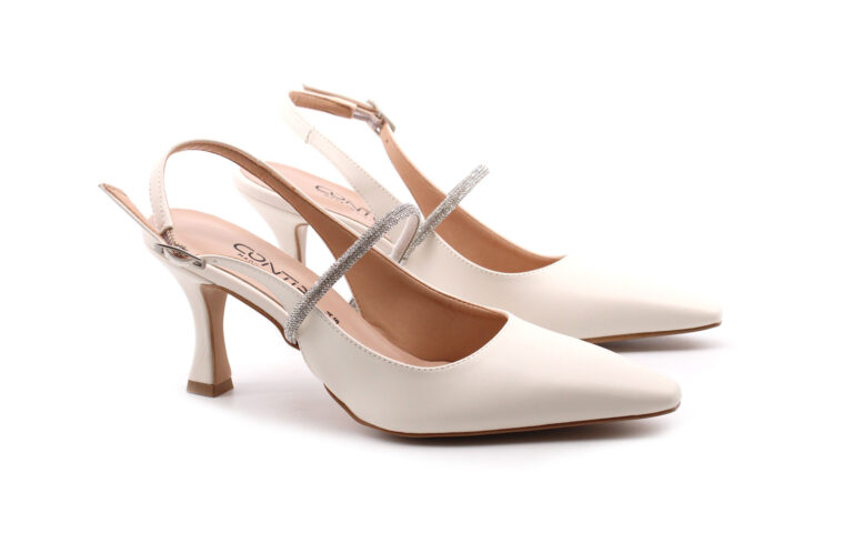 3. Le slingback diventano un gioiello in questo modello firmato Contè made in Italy color burro, tacco a rocchetto e pratica chiusura con cinturino regolabile alla caviglia. Un modello perfetto da indossare per un’occasione speciale o per una serata elegante. https://www.contescarpemoda.it/it_IT/decollete-gioiello-slingback-con-strass-170827/2201614/ 3. Le slingback diventano un gioiello in questo modello firmato Contè made in Italy color burro, tacco a rocchetto e pratica chiusura con cinturino regolabile alla caviglia. Un modello perfetto da indossare per un’occasione speciale o per una serata elegante. https://www.contescarpemoda.it/it_IT/decollete-gioiello-slingback-con-strass-170827/2201614/