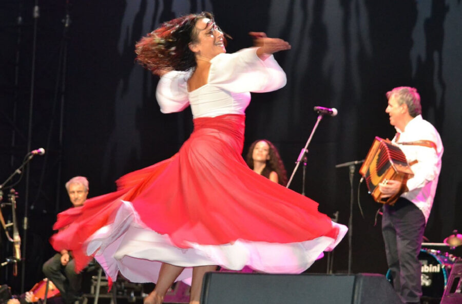 Danze popolari del Sud Italia: impossibile resistere alla loro energia