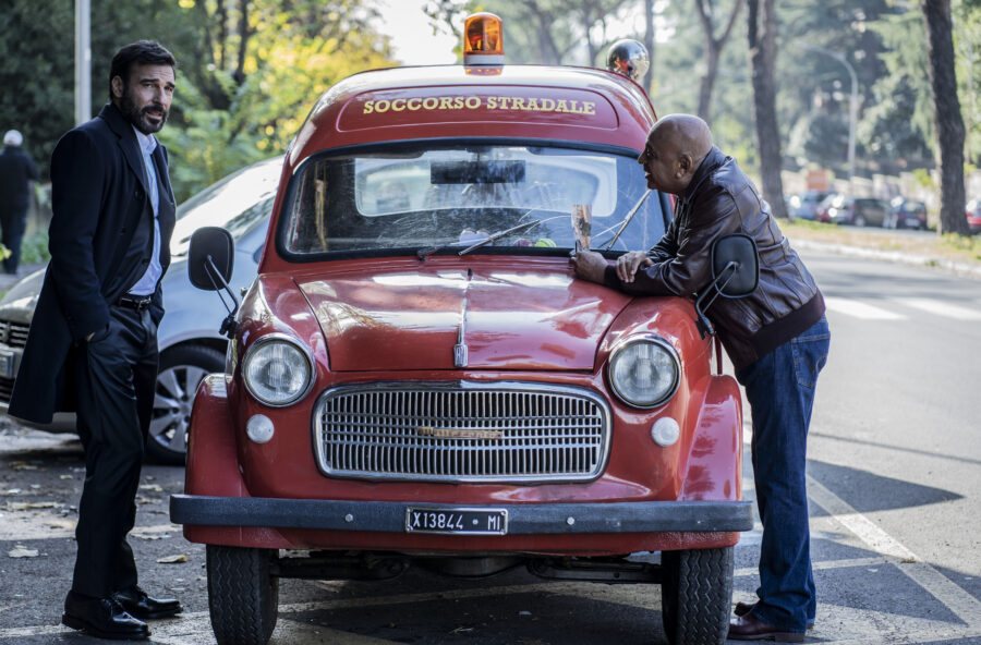 Edoardo Leo è Il Clandestino nella nuova serie tv di Rai1