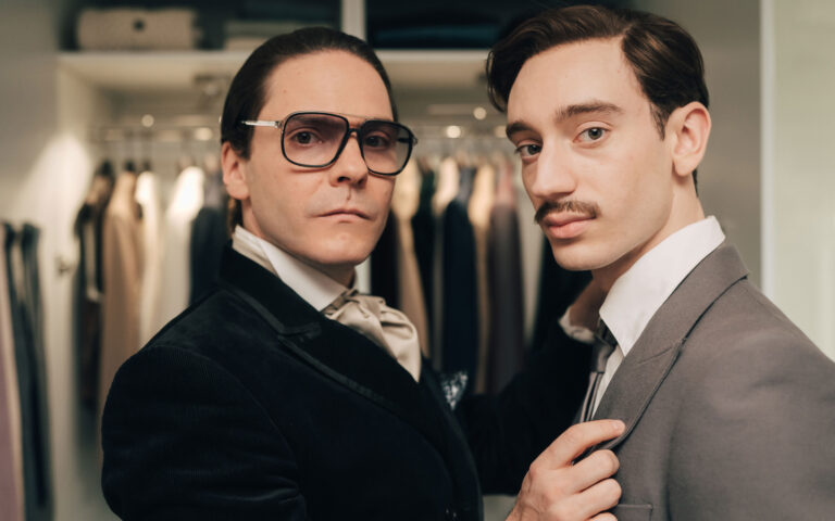 Becoming Karl Lagerfeld (Daniel Bruhl e Theodore Pellerin) Becoming Karl Lagerfeld (Daniel Bruhl e Theodore Pellerin)