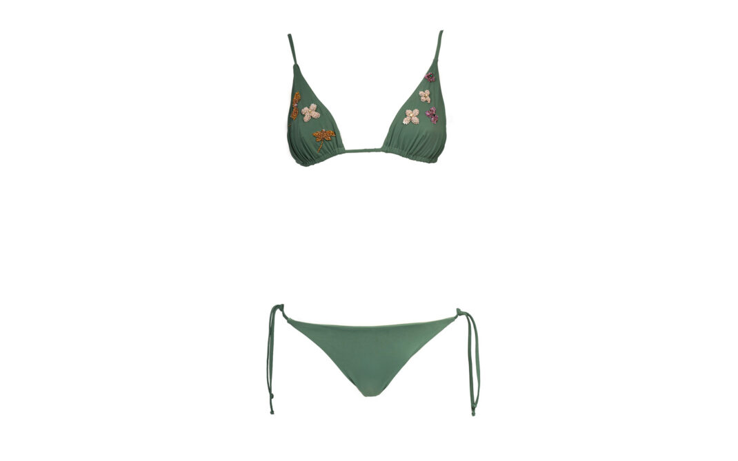 Valeria-Damato---prezzo-su-richiesta--valeriadamato.it Valeria Damato: il bikini, con reggiseno modello a triangolo, è impreziosito da ricami di perle e Swarovsky, rigorosamente fatti a mano, con passione, in Italia (prezzo su richiesta- valeriadamato.it)