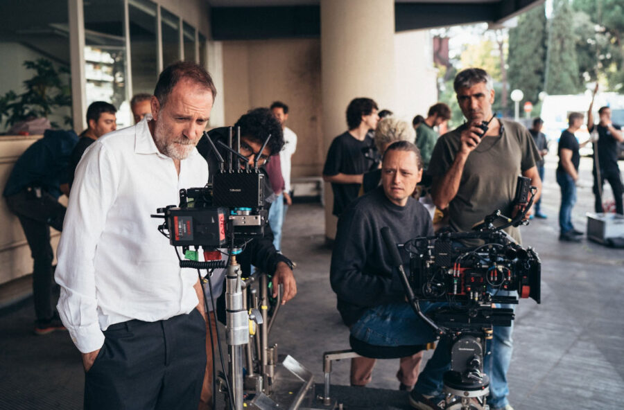 Venezia 81: Valerio Mastandrea ancora alla regia con Nonostante