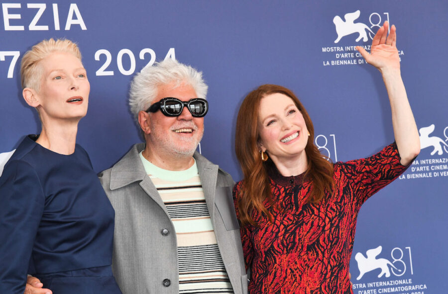 Venezia 81: Pedro Almodovar con The Room Next Doorm inizia la sua “nuova era”