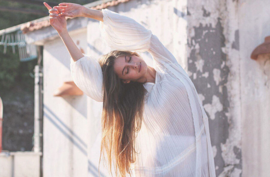 Yoga: fai una pausa di benessere con lo stretching che dà il reset a tutti muscoli