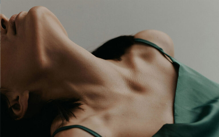 viso collo décolleté