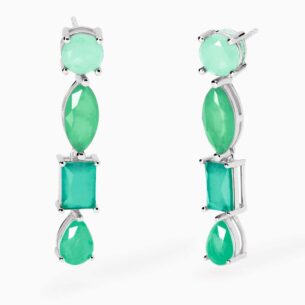 Colorati: gli orecchini pendenti Santorini in argento rodiato ed elementi in fusion stone verde (Mabina Gioielli – 62 euro - mabina.it).