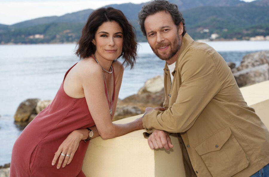 Serie tv: la sfida è aperta. Stasera debutta anche Le onde del passato con Anna Valle e Giorgio Marchesi