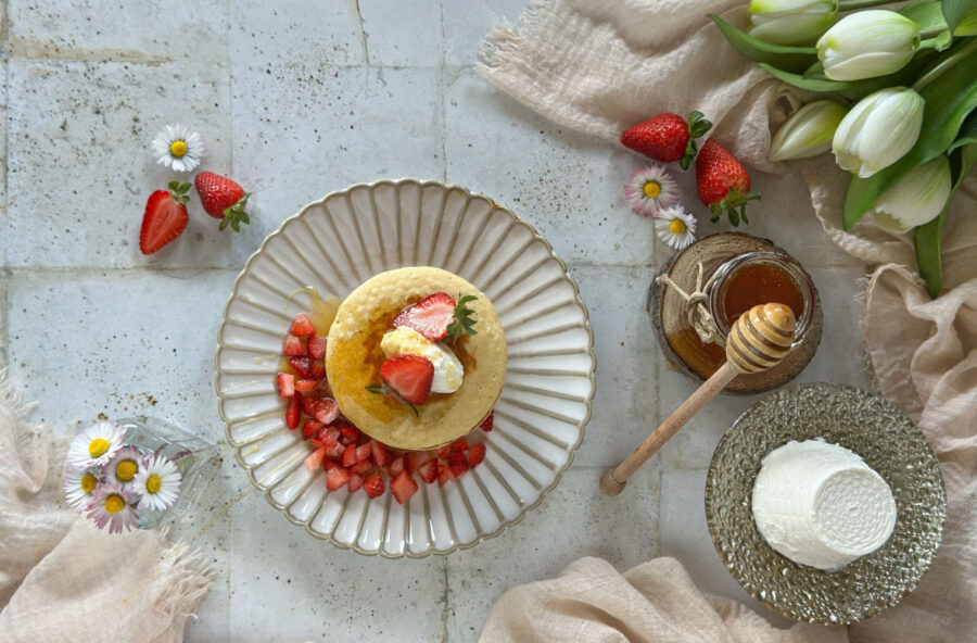 pancake con fragole e miele