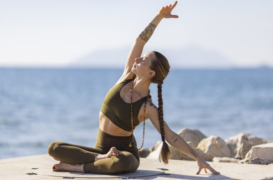 Yoga: sblocca le emozioni con un’estensione laterale