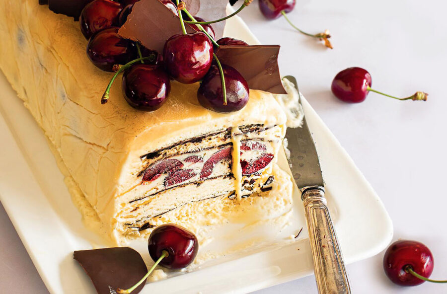 Semifreddo alla vaniglia con ciliegie