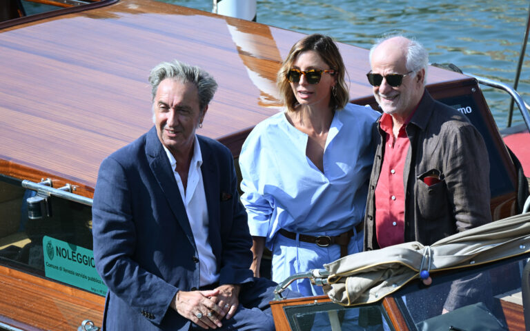 Venezia, 82nd Venice International Film Festival 2025 - arrivi all’imbarcadero dell’ Excelsior Hotel - Nella foto: Paolo Sorrentino, Anna Ferzetti, Toni Servillo Venezia, 82nd Venice International Film Festival 2025 - arrivi all’imbarcadero dell’ Excelsior Hotel - Nella foto: Paolo Sorrentino, Anna Ferzetti, Toni Servillo