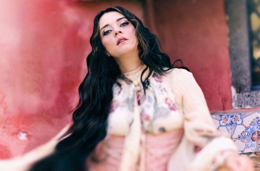 Carmen Consoli ci porta nel mondo di Amuri Luci