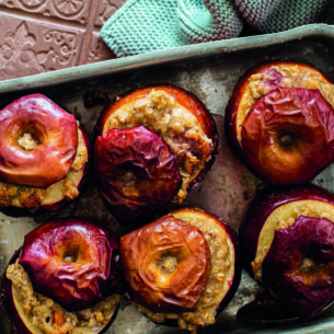 Mele ripiene al forno: un dessert rustico dal cuore croccante