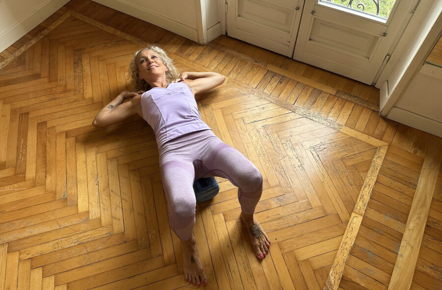 Pilates: modella spalle e braccia con le circonduzioni sul Foam roller