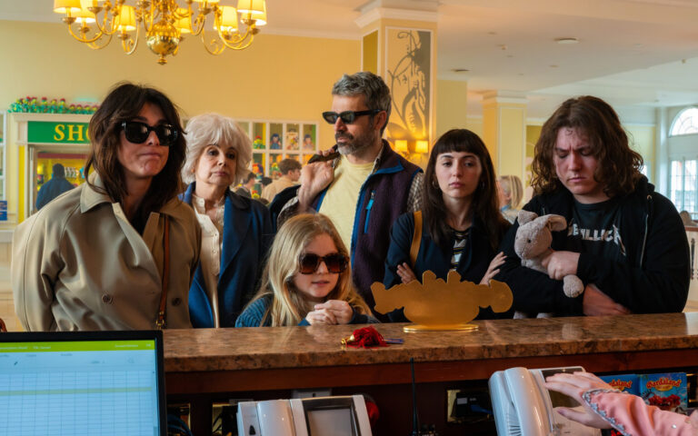 Una famiglia sottosopra Una famiglia sottosopra