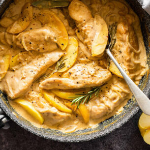 Pollo alle mele, profumato alle erbe