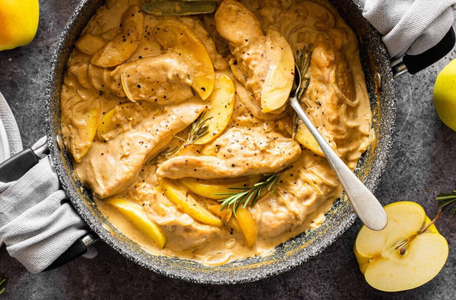 Pollo alle mele, profumato alle erbe