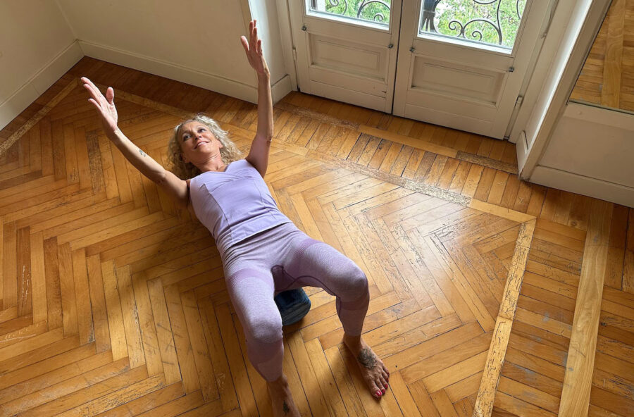 Pilates: mobilizza dorso e spalle con il Foam roller