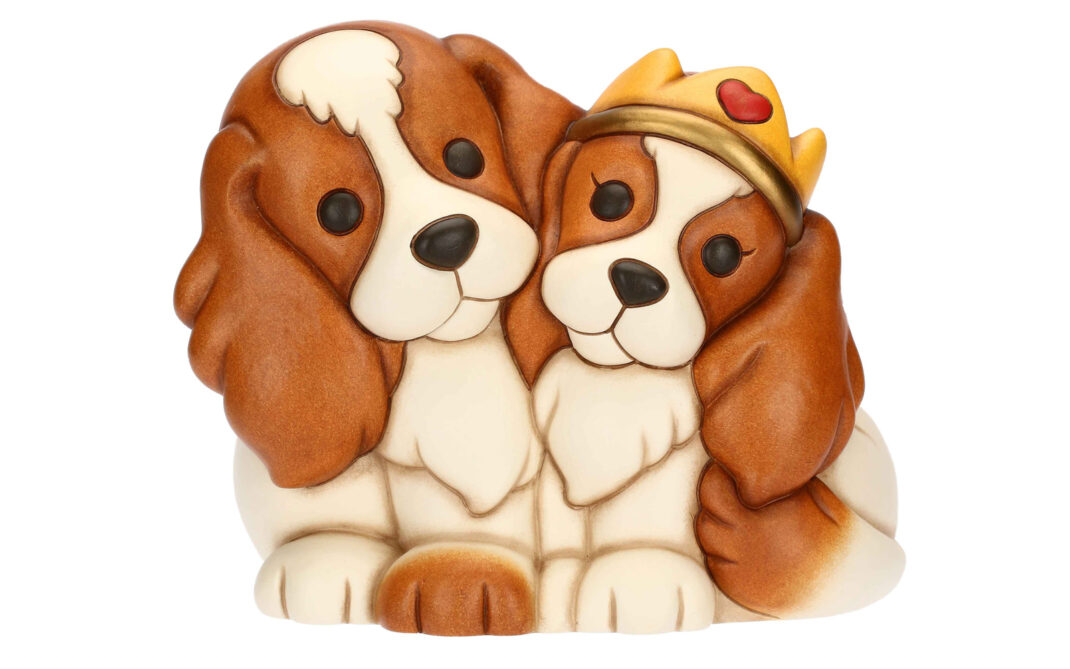 Fa-parte-della-linea-FOREVER-LOVE-,la-coppia-di-cani-Cavalier-King--in-ceramica--finemente-dipinta-a-mano.-Thun-99-euro--thun-.com-
