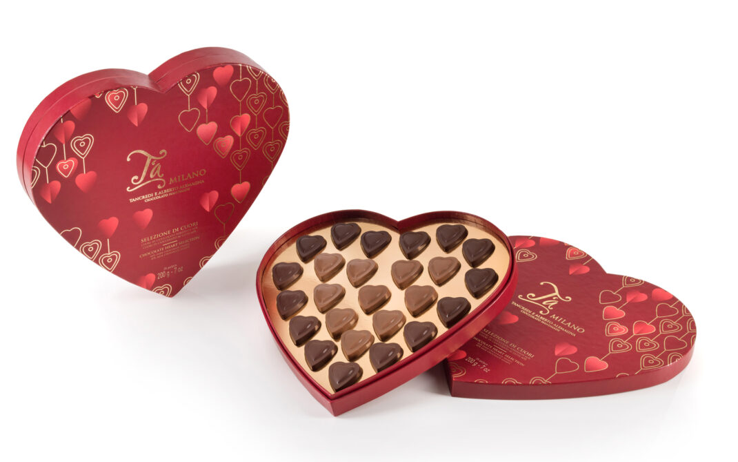 Prezioso-scrigno-a-forma-di-cuore-la--Confezione-Selezione-Cuori-da-25-cioccolatini-di-T'a-Milano-.-prezzo-consigliato-46,90-euro--shoptamilano.com-